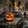 Pomarańczowa dynia halloweenowa z druku 3D o wysokości 24 cm, z wyciętą twarzą i podświetleniem od środka
