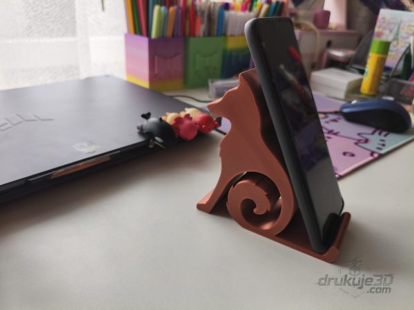 Miedziany stojak na telefon w kształcie siedzącego lisa z ogonem zwiniętym w spiralę, wydruk 3D