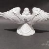 Figurka anioła na grób z druku 3D w kolorze marmuru, klęcząca postać z szeroko rozpostartymi skrzydłami o rozpiętości 22 cm Figurka anioła na grób z druku 3D w kolorze marmuru, klęcząca postać z szeroko rozpostartymi skrzydłami o rozpiętości 22 cm