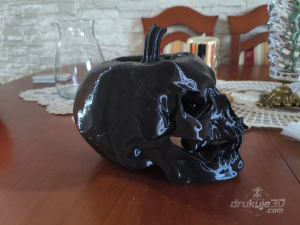 Czarna dynia czaszka z druku 3D o szerokości 24 cm – bryła dyni przechodząca z przodu w ludzką czaszkę