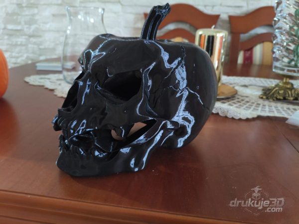 Czarna dynia czaszka z druku 3D o szerokości 24 cm – bryła dyni przechodząca z przodu w ludzką czaszkę