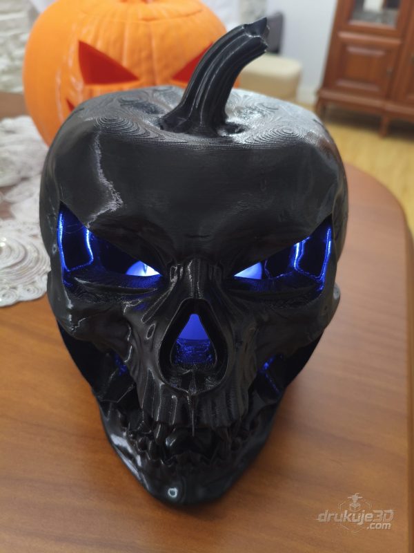 Czarna dynia czaszka z druku 3D o szerokości 24 cm – bryła dyni przechodząca z przodu w ludzką czaszkę
